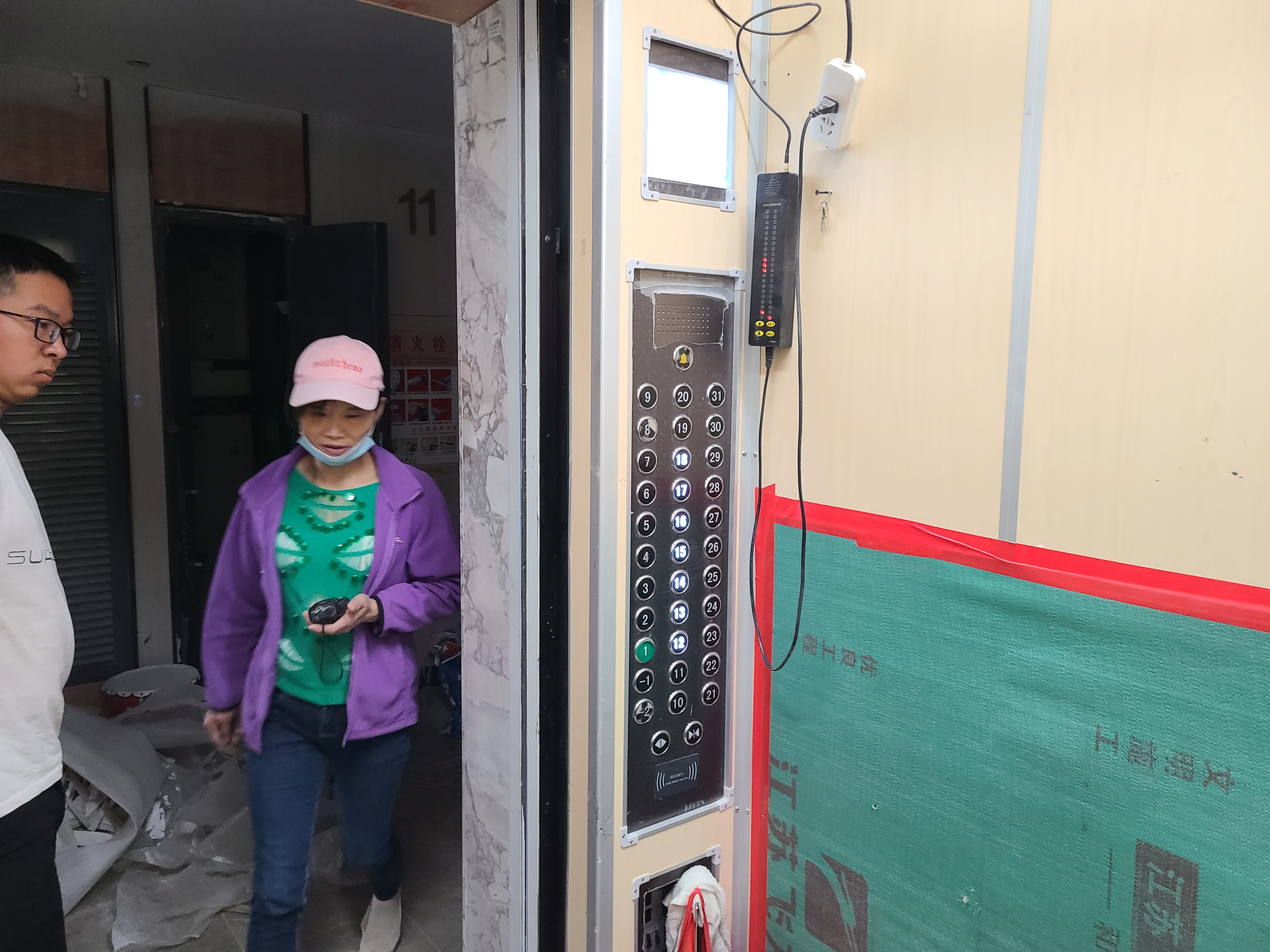 室內(nèi)樓層呼叫器(案例) 室內(nèi)樓層呼叫器(案例)